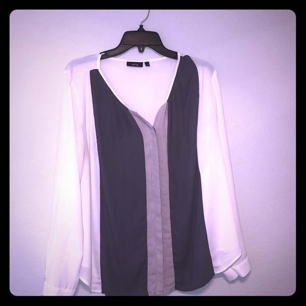 Women’s Longsleeve Blouse.